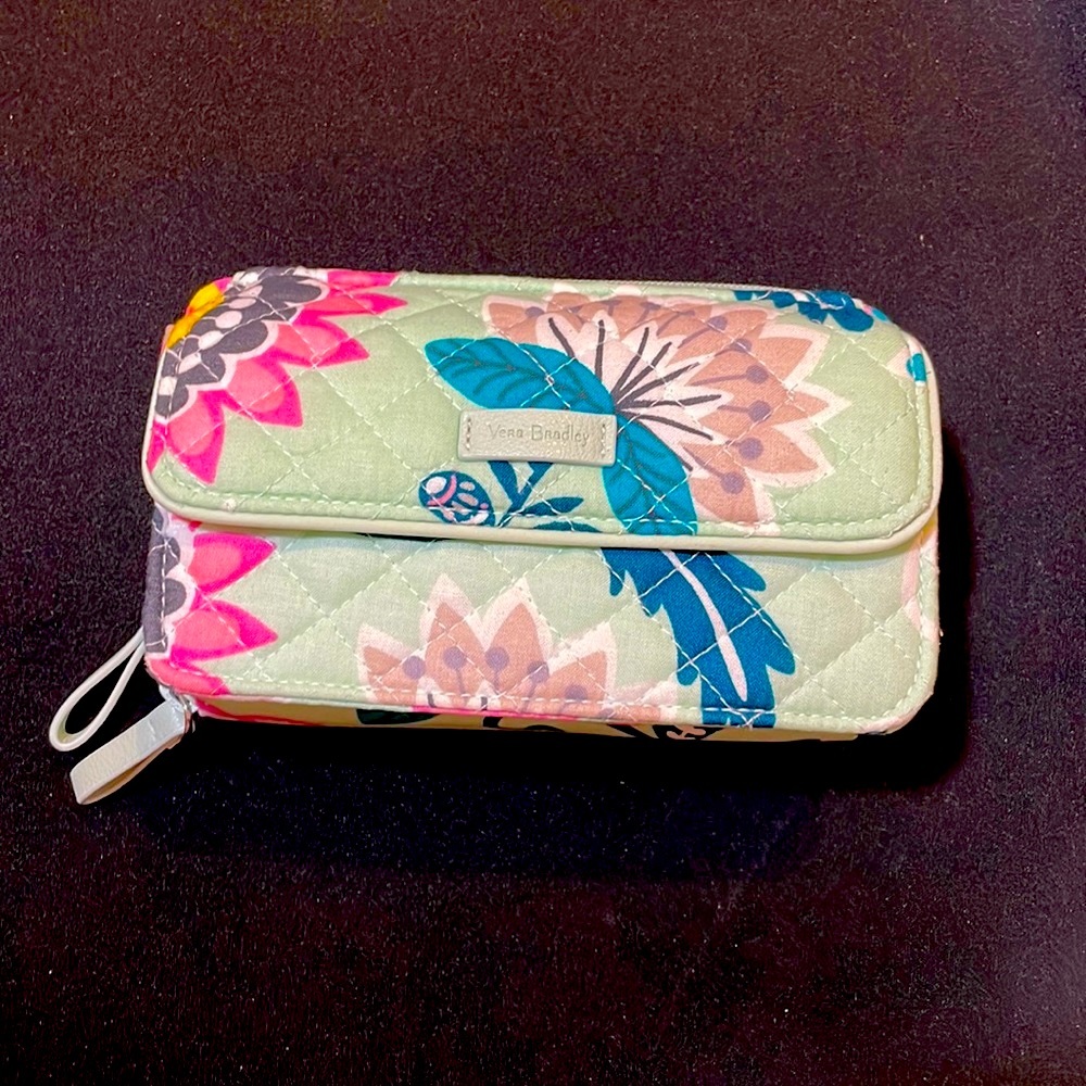 Unused New Vera Bradley all in one crossbody in Mint Green